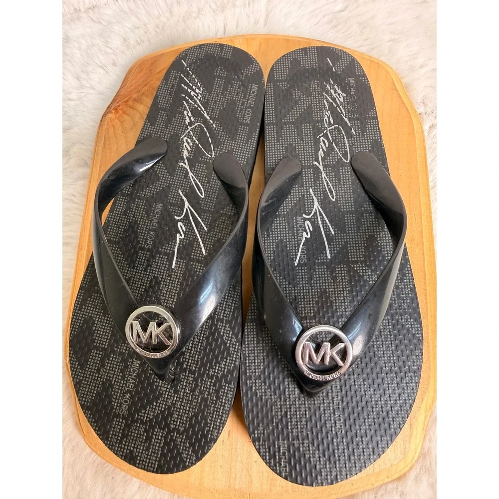 Michael Kors Women Black Grey MK Silver Medallion Logo Flip Flop Sandals Size 6